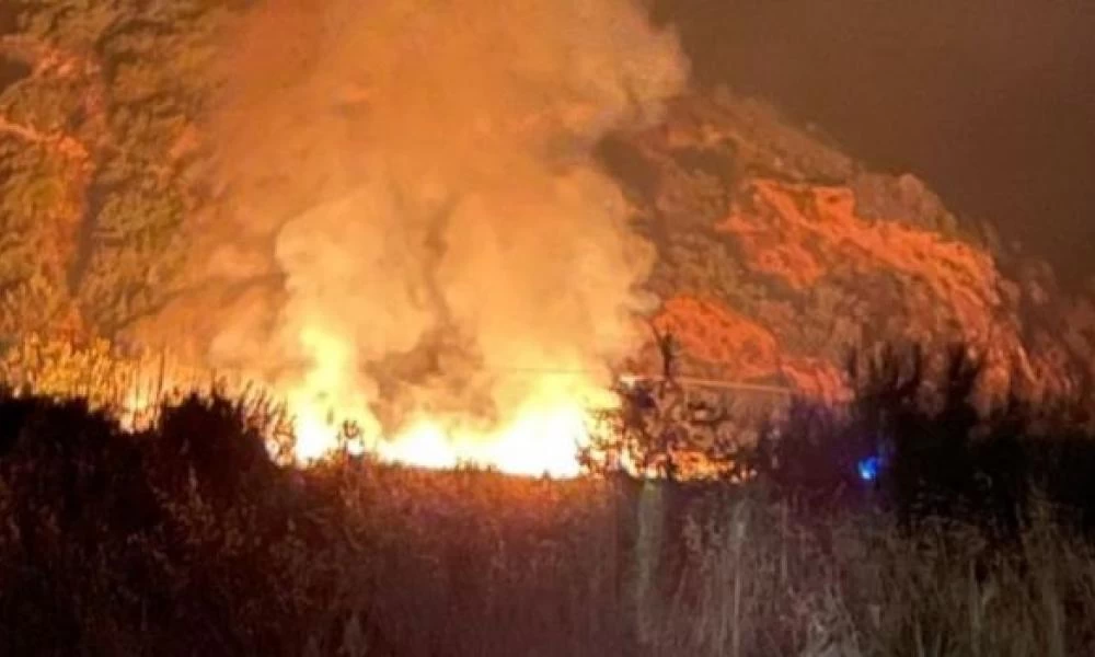 Λαμία: Καπνοί από μεγάλη φωτιά σε χωράφια «πνίγουν» την πόλη - Βαριά η ατμόσφαιρα